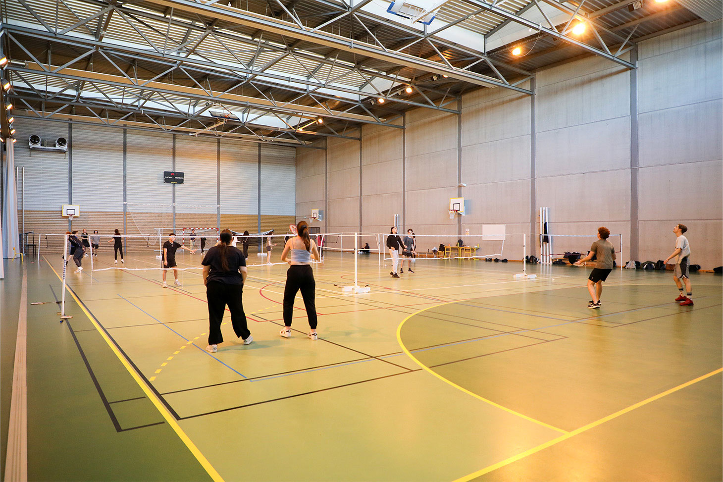 A badminton course offered by Suaps in Valence